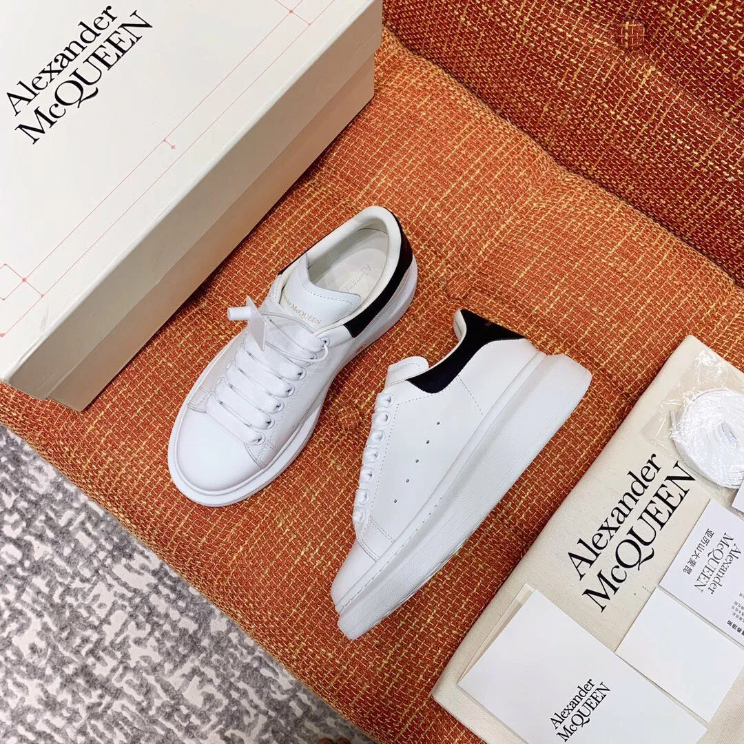 👟👟Ex-factory price 480👟👟 Men's size +10 High-quality upgraded version🔥Real shot of Alexander McQUEEN (McQueen)🎉The highest quality silk cowhide version on the market🎊, imported water-dyed sheepskin inside, counter 1:1 replica, star style T stage catwalk, a must-have for fashionistas , the original high-temperature and ultra-clear air compressor logo on the foot, absolutely counter-matched version, the arc of the back bag is truly genuine 0⃣️ difference, using an exclusive privately molded double-layer vacuum outsole, which is light on the foot and has excellent rebound! Running🏃✈️The first choice item for outdoor sports💅💅Trend and fashion coexist📣 Women’s style: 35-39, Men’s style: 39-44